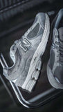 NEW BALANCE 2002R GREY